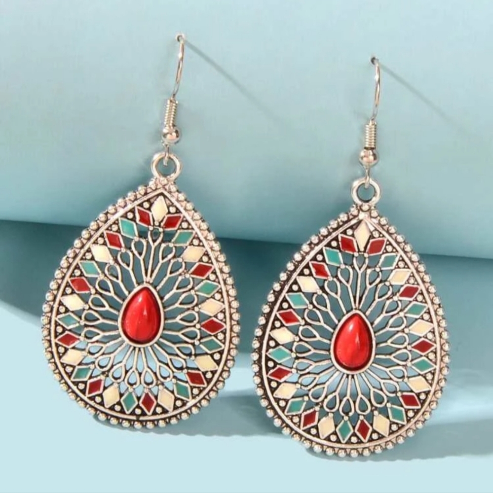 Hollow Out Water-Drop Earrings - Picture 4 of 4